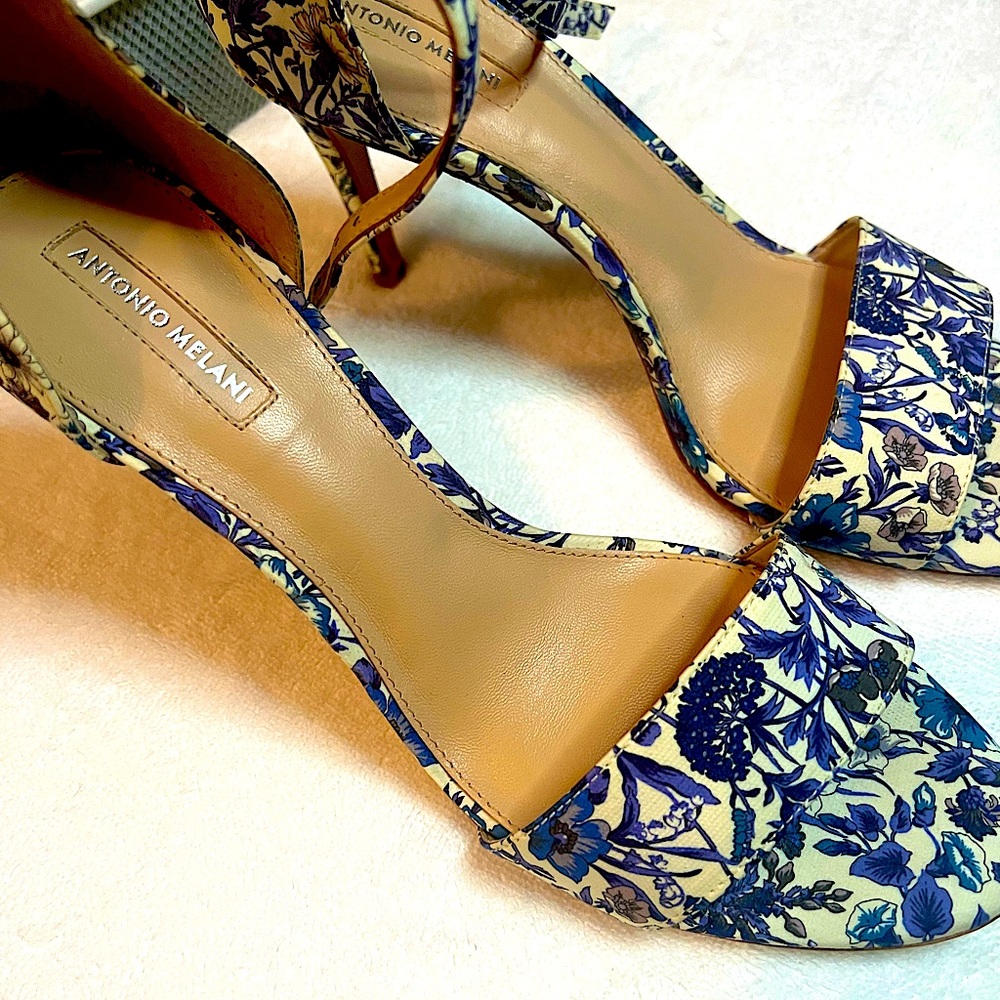 Brand New 9 1/2 Antonio Melani w/o tags. Never been worn.